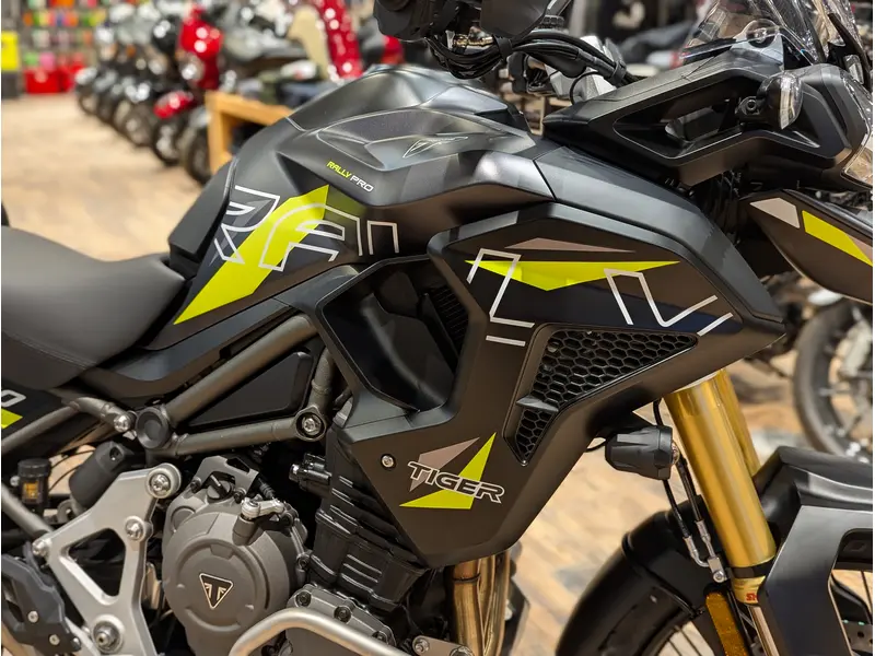 2026 Triumph Tiger 1200 Desert Edition // Satin Granite