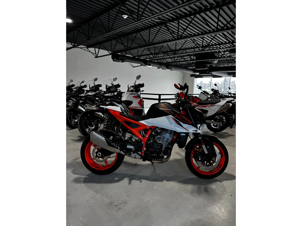 2026 Ktm 990 Duke R alt