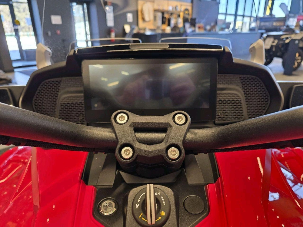 Can-am F3 Limited Se6 2024 alt