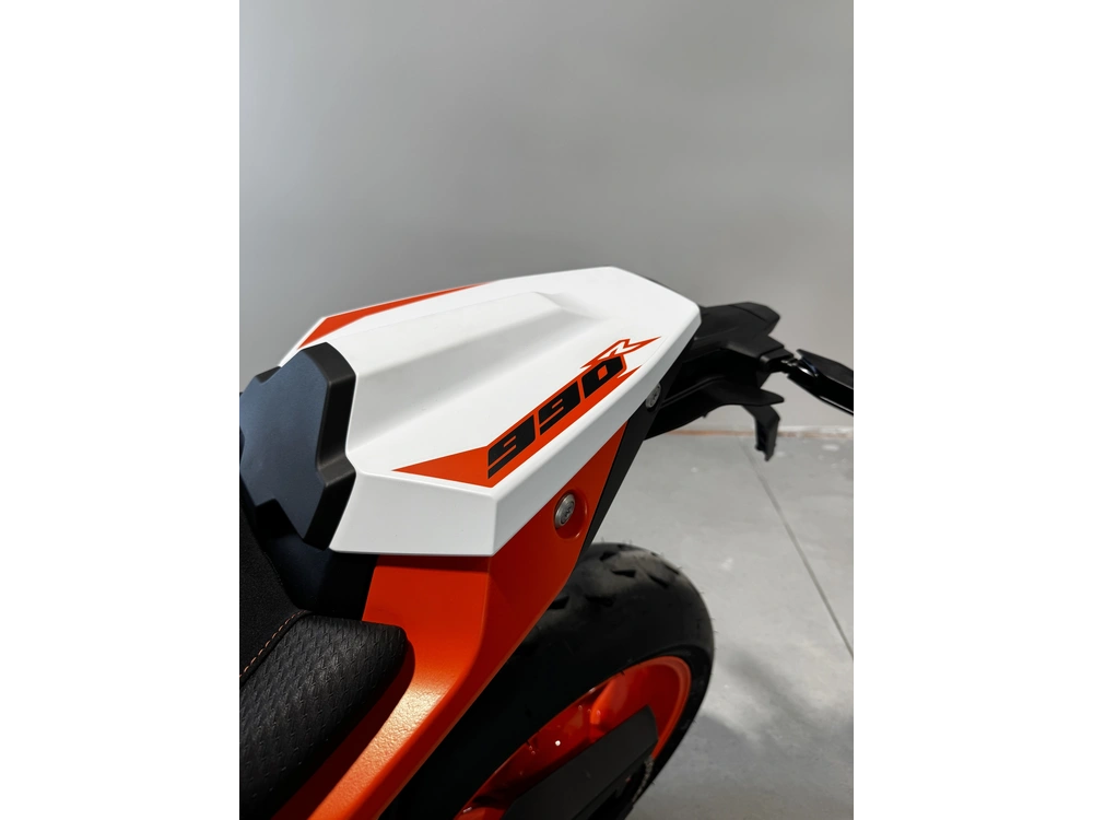 2026 Ktm 990 Duke R alt