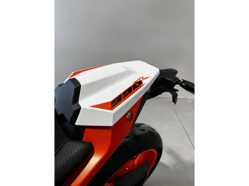 2026 KTM 990 DUKE R thumbnail 5