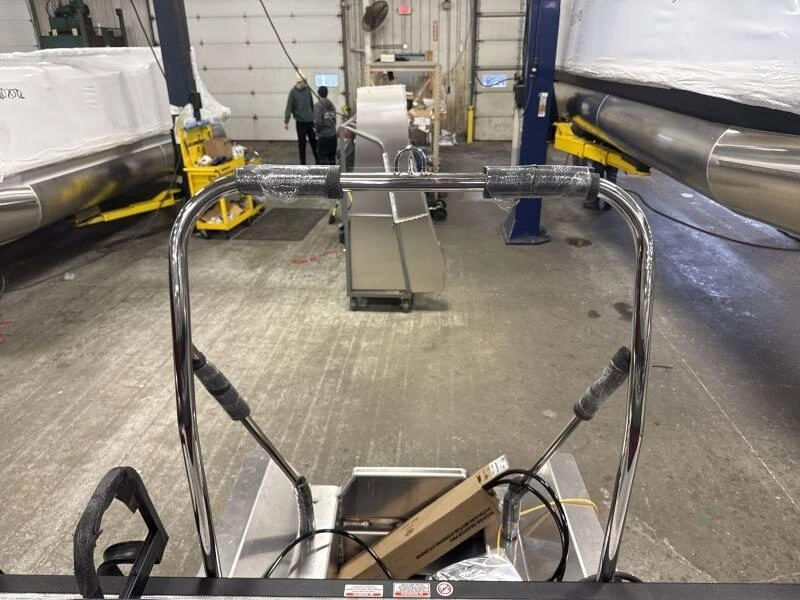 Bennington Marine 21s Swingback Sport 3t Rouge 2026 alt