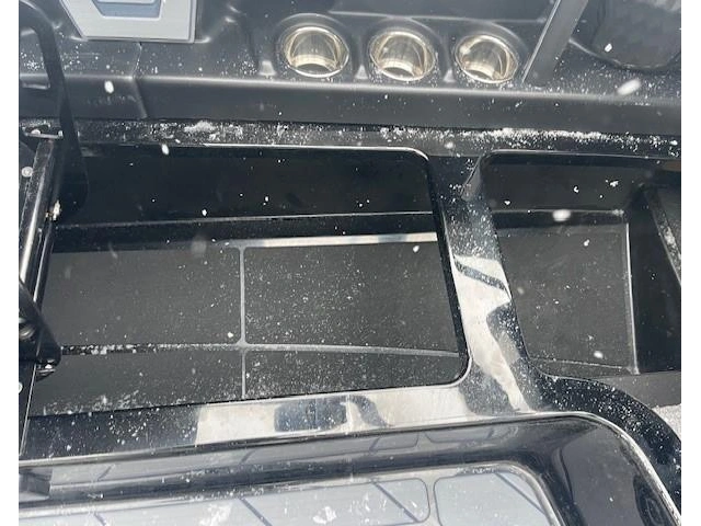 2025 Malibu 23 Lsv alt