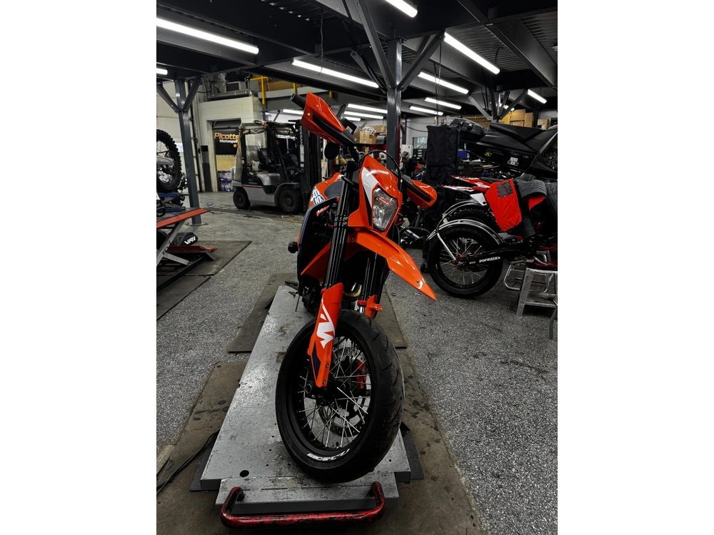 Ktm 690 Smc R 2024 alt