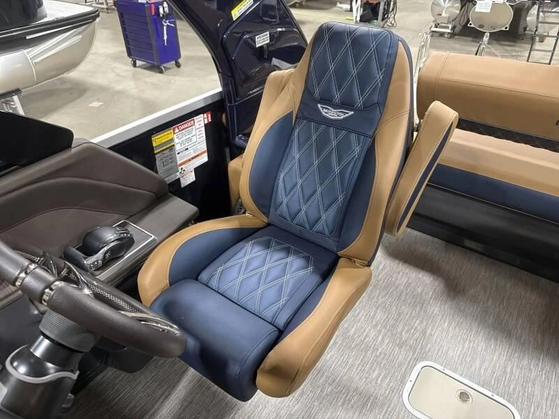 2026 Bennington Marine Qx 25 Swingback Arch 3t alt