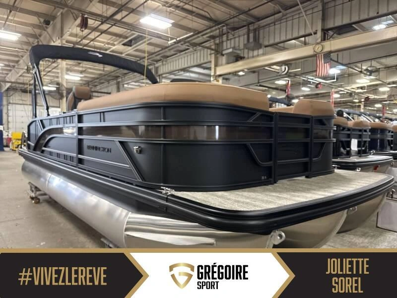 Bennington Marine 22s Swingback Luxe 3t Noir Mat 2026 alt