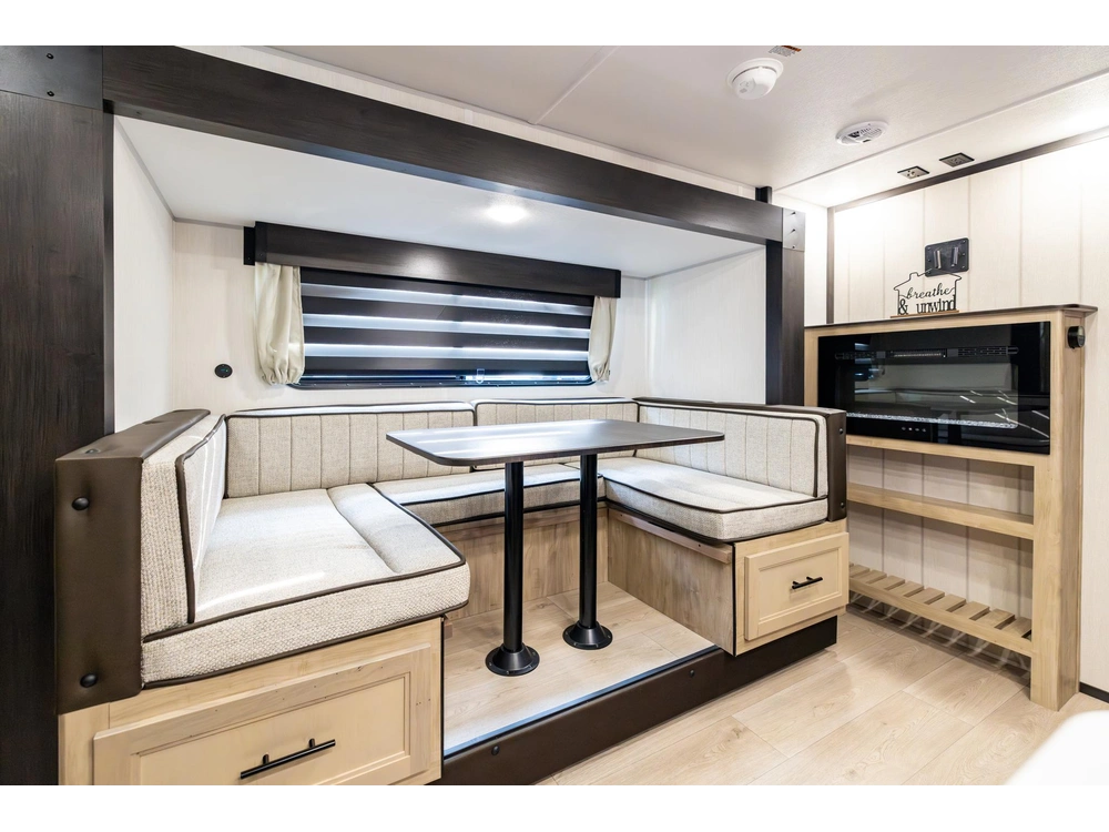 2026 Cherokee 23mk Grey Wolf alt