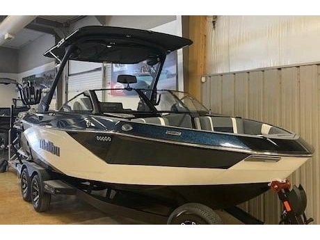 2025 Malibu 23 Lsv alt