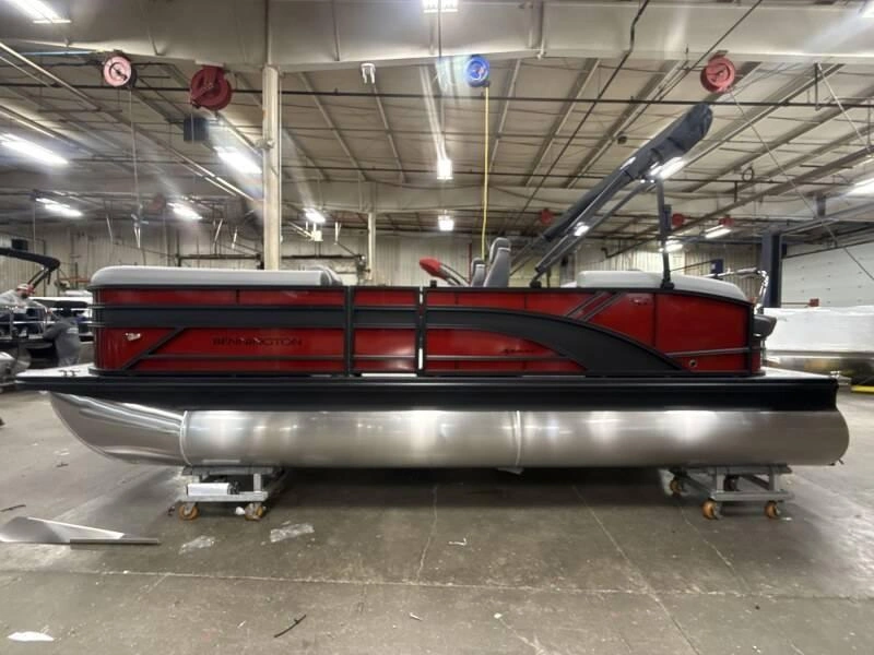Bennington Marine 21s Swingback Sport 3t Rouge 2026 alt