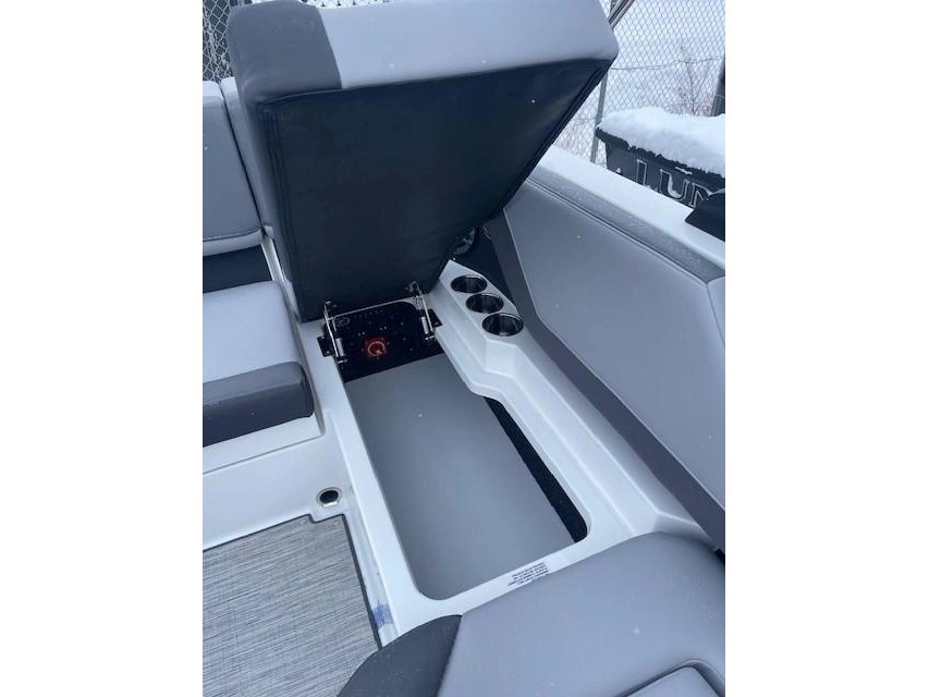 2025 Cobalt Boats Cs22 alt