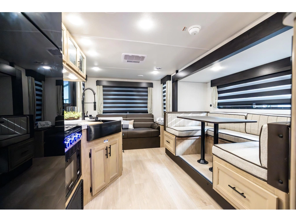 2026 Cherokee 23mk Grey Wolf alt