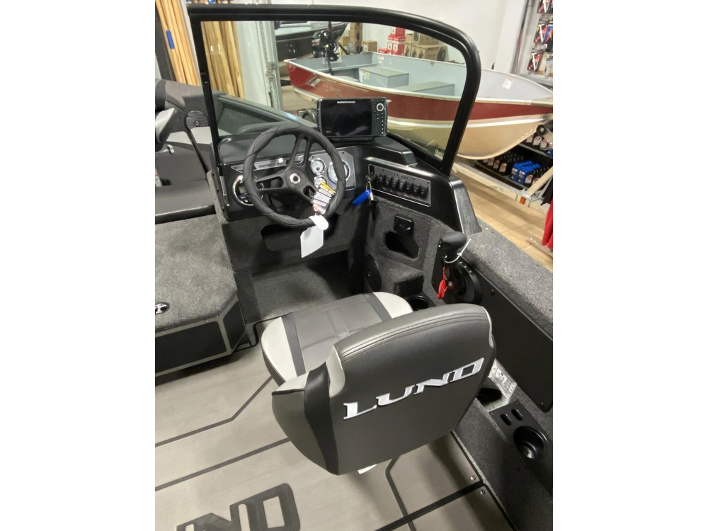 2026 Lund Boat Co 1775 Impact alt