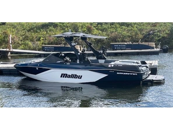 2025 Malibu 23 Lsv alt