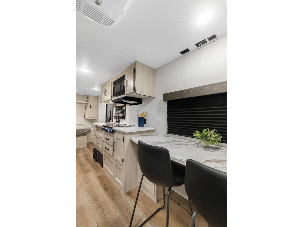 2026 Puma 20rlce Camping Edition alt