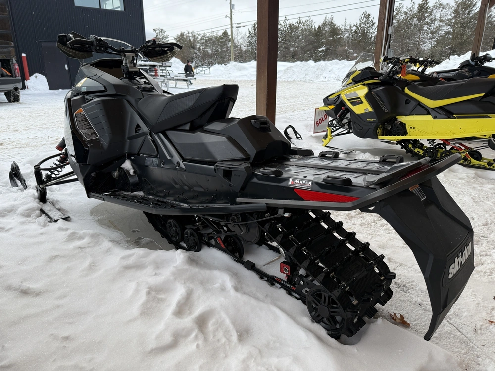 2023 Ski-doo Renegade Xrs 850 E-tec W/ Smart-shox, 10.25" Touchscreen, 1.5" Ice Ripper Xt Track (ulpv) alt