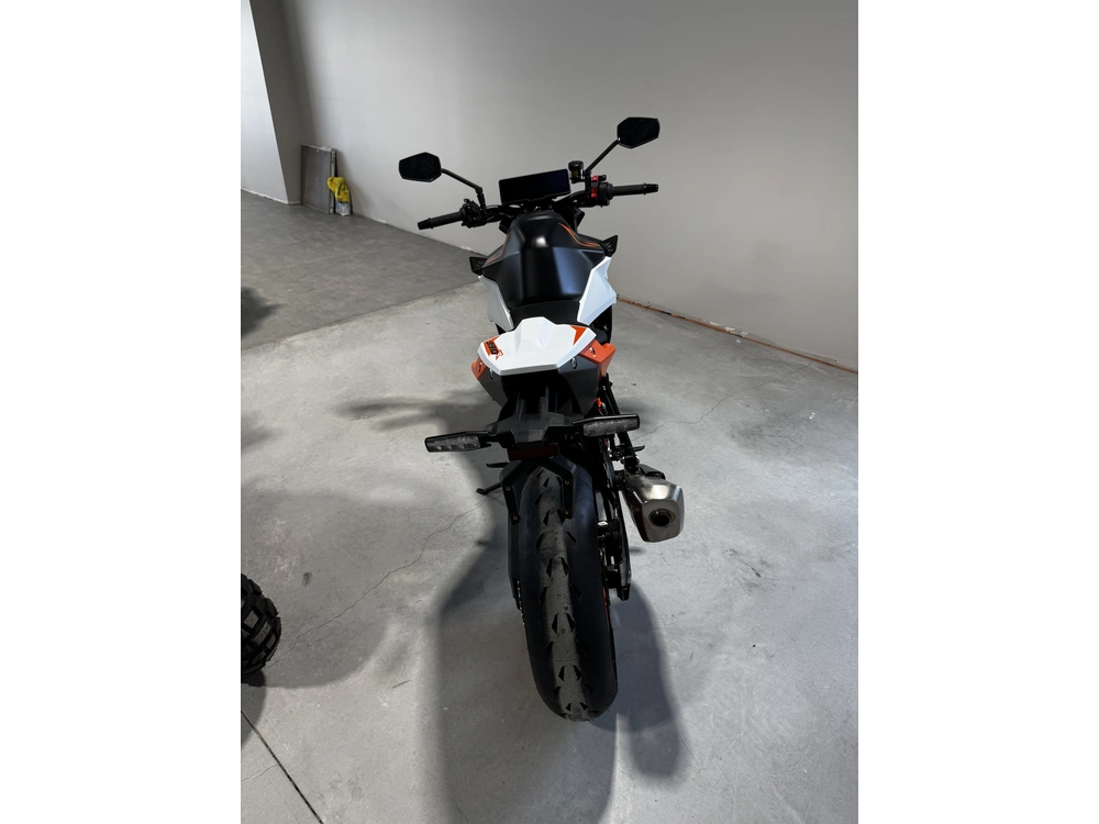 2026 Ktm 990 Duke R alt