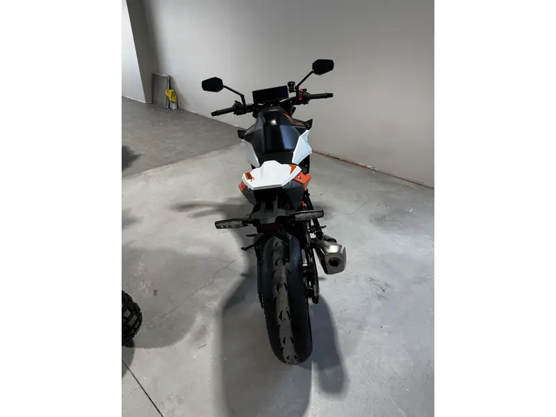 2026 KTM 990 DUKE R thumbnail 4
