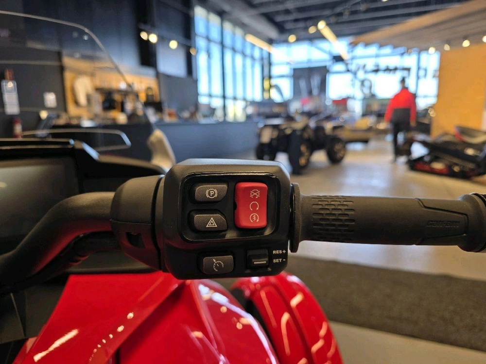 Can-am F3 Limited Se6 2024 alt