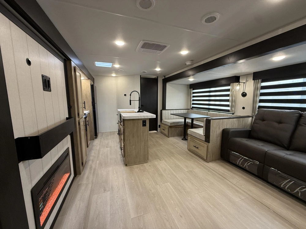 Cherokee 304sr Wolf Den 2026 alt