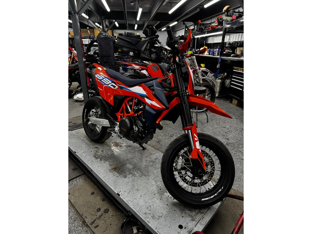 Ktm 690 Smc R 2024 alt