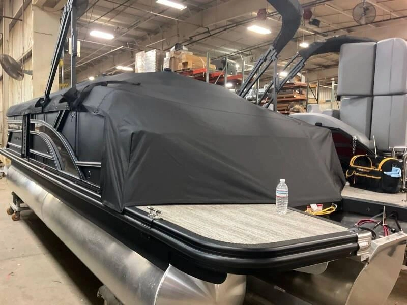 2026 Bennington Marine 22s Swingback Luxe 3t Noir Mat alt