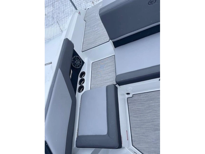 2025 Cobalt Boats Cs22 alt