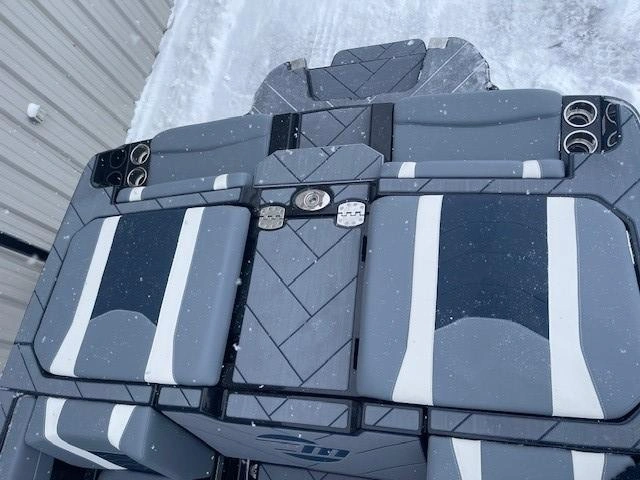 2025 Malibu 23 Lsv alt