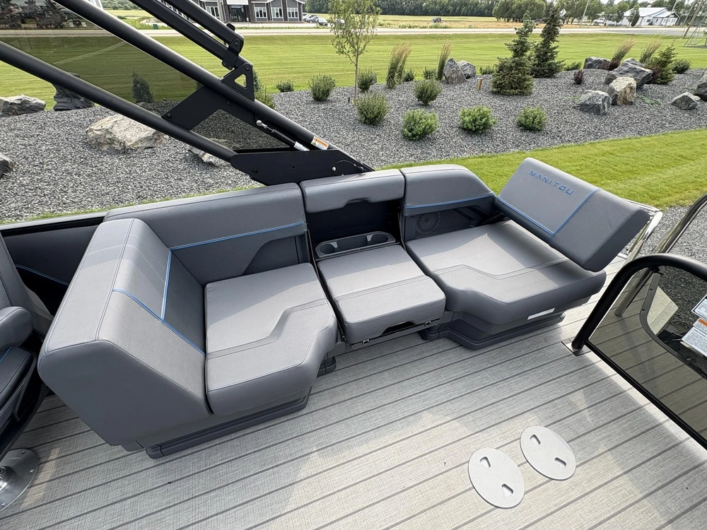 2025 Manitou Explore 22 Navigator Trifold 250 Mercury & Trailer alt