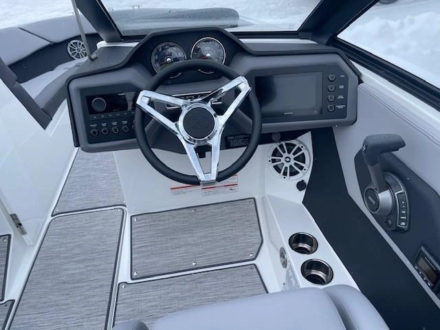 2025 Cobalt Boats Cs22 alt