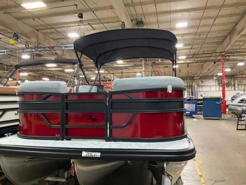 Bennington Marine 21s Swingback Sport 3t Rouge 2026 alt