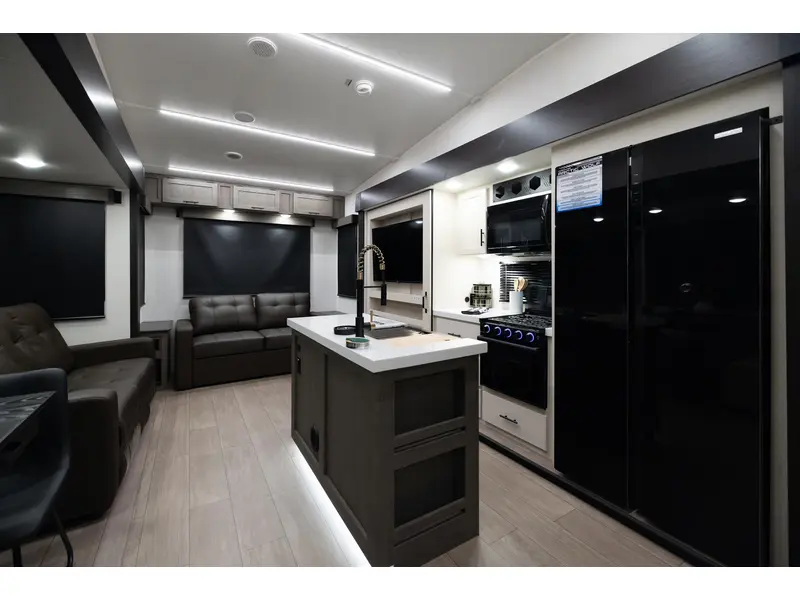 2026 Arctic Wolf 3250 SUITE