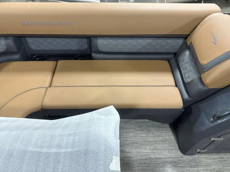 2026 Bennington Marine 22s Swingback Luxe 3t Noir Mat alt