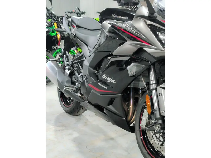 2025 Kawasaki NINJA 1100 SX SE DÉMO  | 🟢 100+ motos en inventaire livraison rapide cruise control alternatives Suzuki GSX-S1000 GT 🟢 |