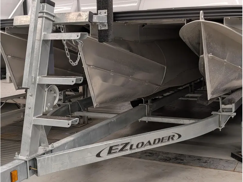 Manitou 22 Cruise Switchback Max Deck Signature 150HP w/Trailer 2024