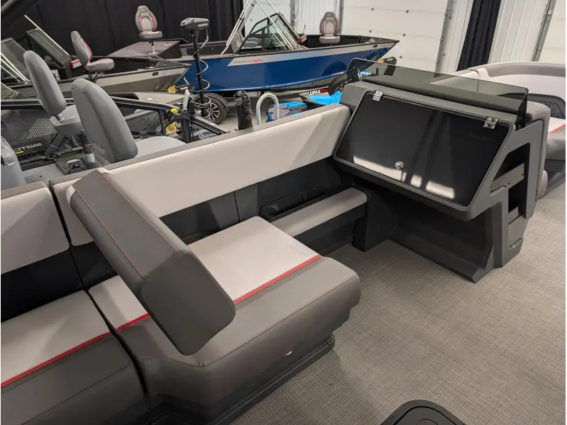 Manitou 22 Cruise Switchback Max Deck Signature 150HP w/Trailer 2024