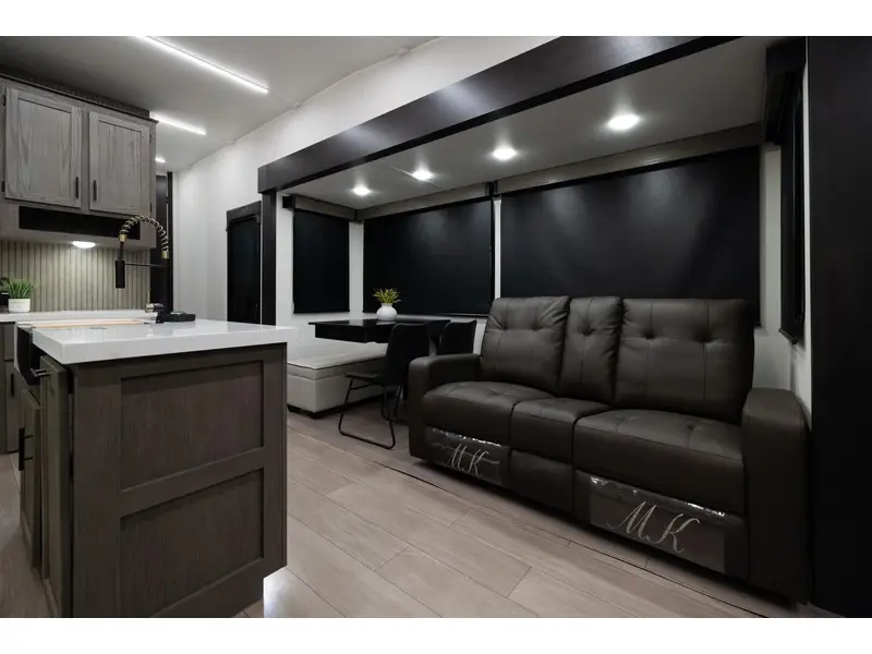 2026 Arctic Wolf 3250 SUITE