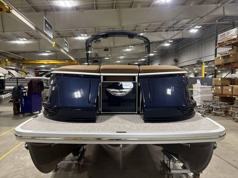 Bennington Marine Qx 25 Swingback Arch 3t 2026 alt