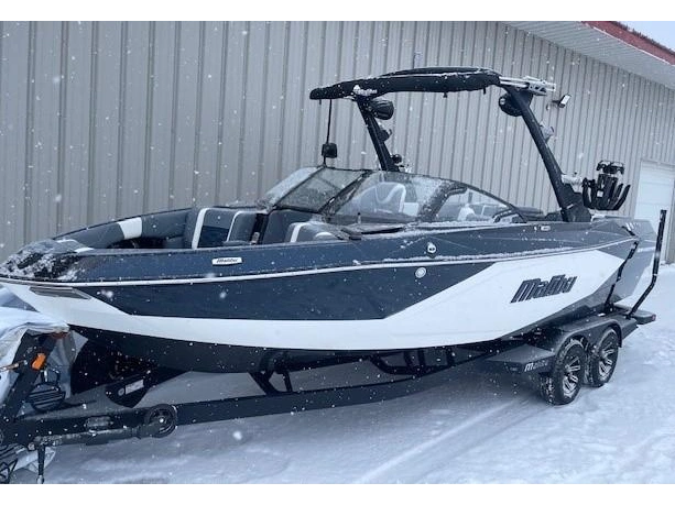 2025 Malibu 23 Lsv alt