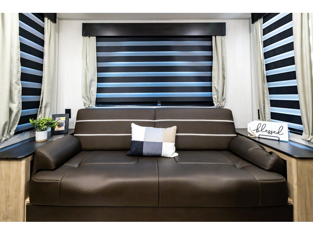 2026 Cherokee 23mk Grey Wolf alt