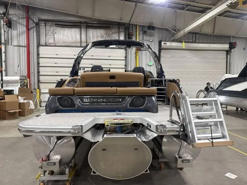 2026 Bennington Marine QX 25 SWINGBACK ARCH 3T thumbnail 8