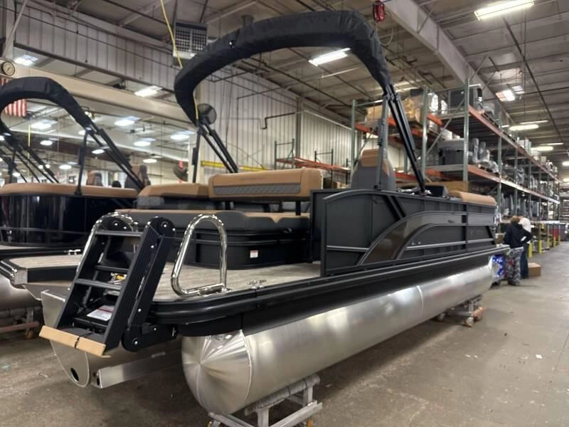 2026 Bennington Marine 22s Swingback Luxe 3t Noir Mat alt