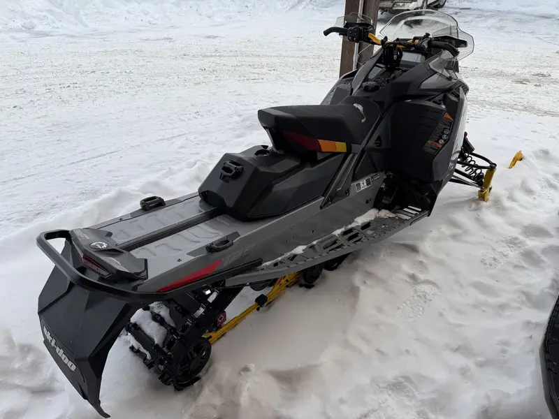 2025 Ski-Doo MXZ ADRENALINE 129" 850 E-TEC W/ BLIZZARD PKG. (UDSB)