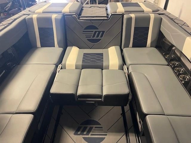 2025 Malibu 23 Lsv alt