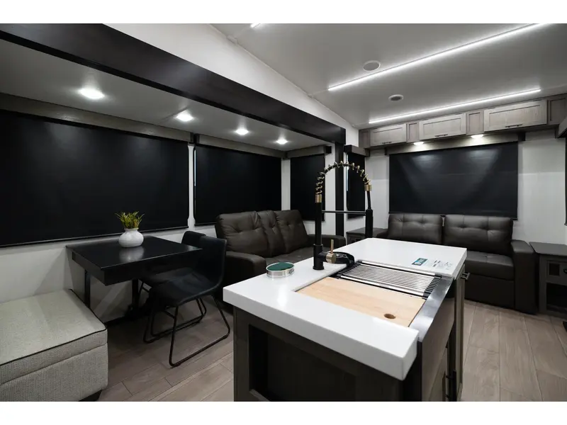 2026 Arctic Wolf 3250 SUITE