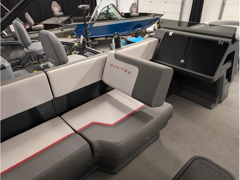 Manitou 22 Cruise Switchback Max Deck Signature 150HP w/Trailer 2024