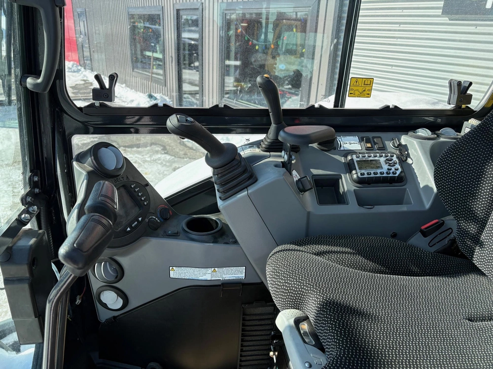 Bobcat E40 R2 2024 alt