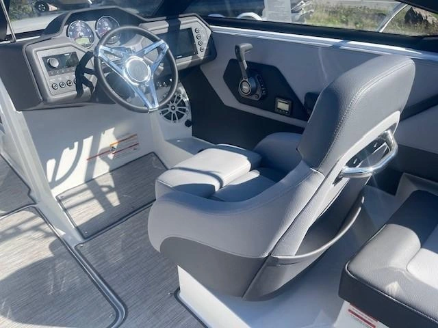 2025 Cobalt Boats Cs22 alt