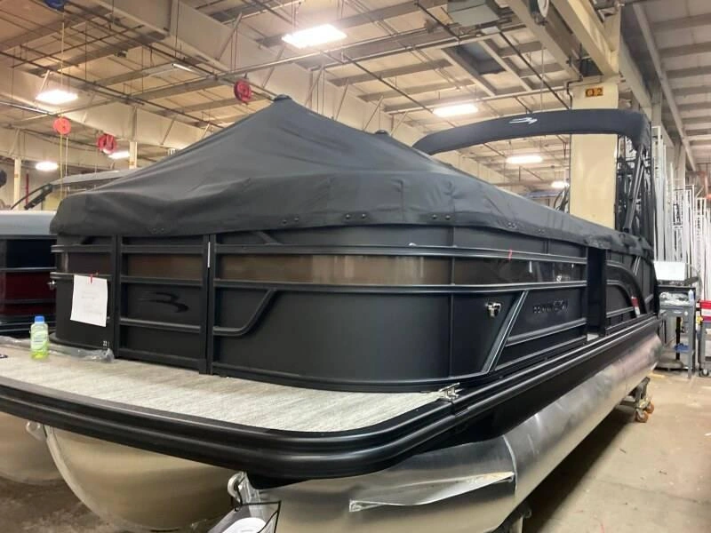 2026 Bennington Marine 22s Swingback Luxe 3t Noir Mat alt