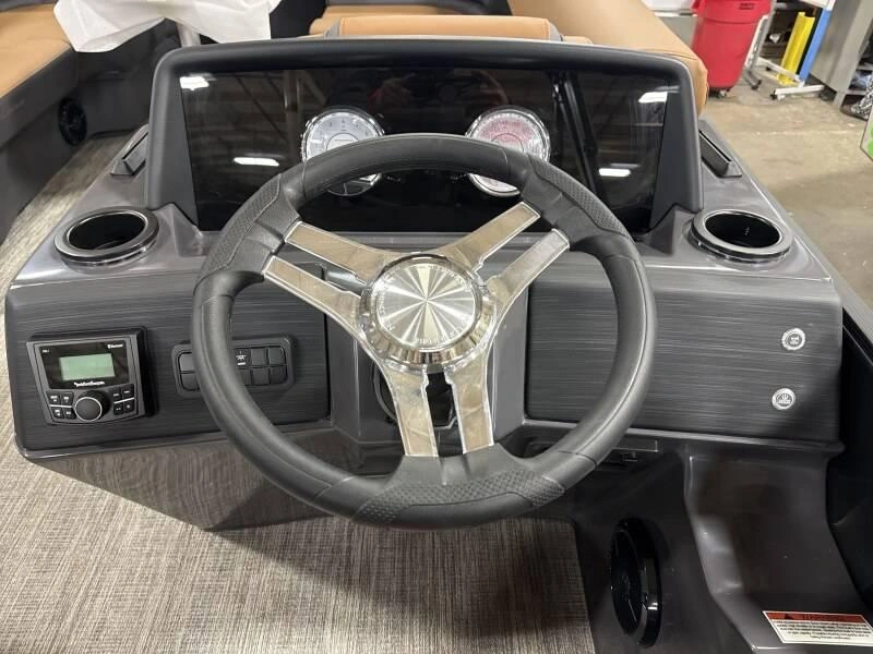 2026 Bennington Marine 22s Swingback Luxe 3t Noir Mat alt