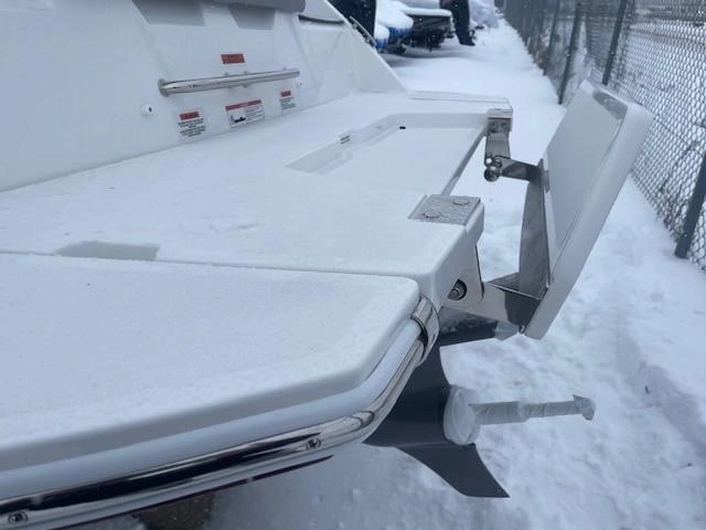 2025 Cobalt Boats Cs22 alt